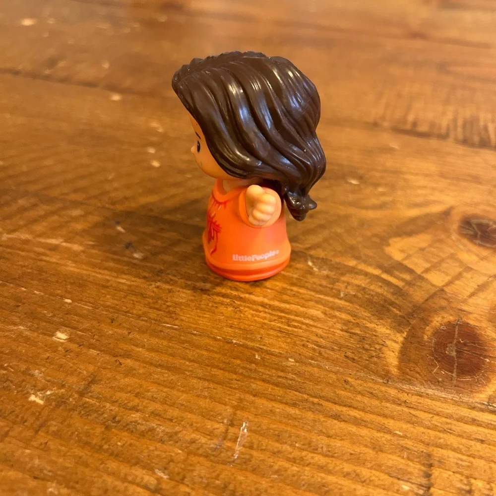 Fisher Price Little People mom/girl in orange dress as is